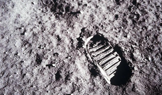 “One Small Step” – Moon Footprint Titanium Damascus Folding Knife for Collectors and Adventurers