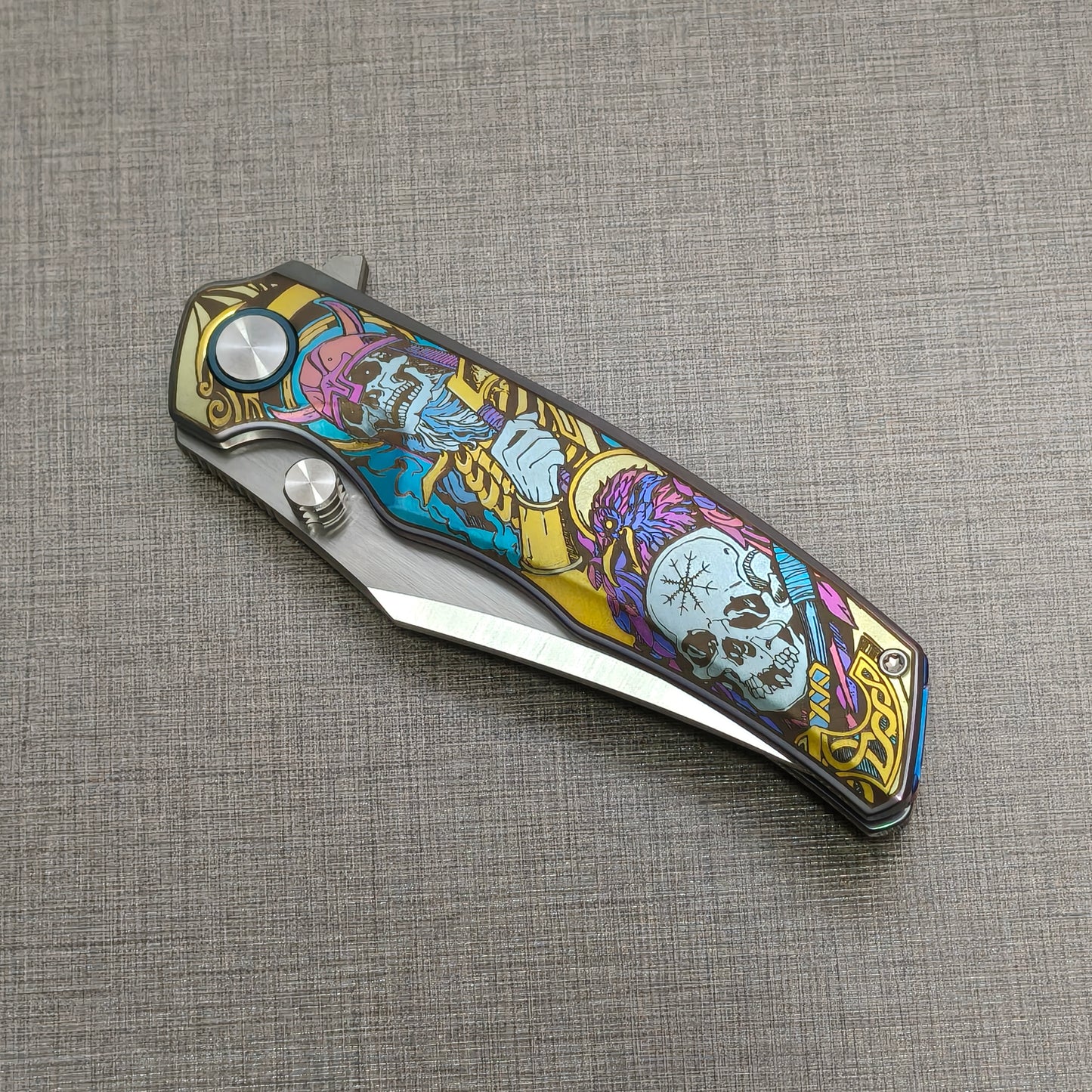 VORIXN Timeless folding knife closed, non-clip side showing titanium handle design