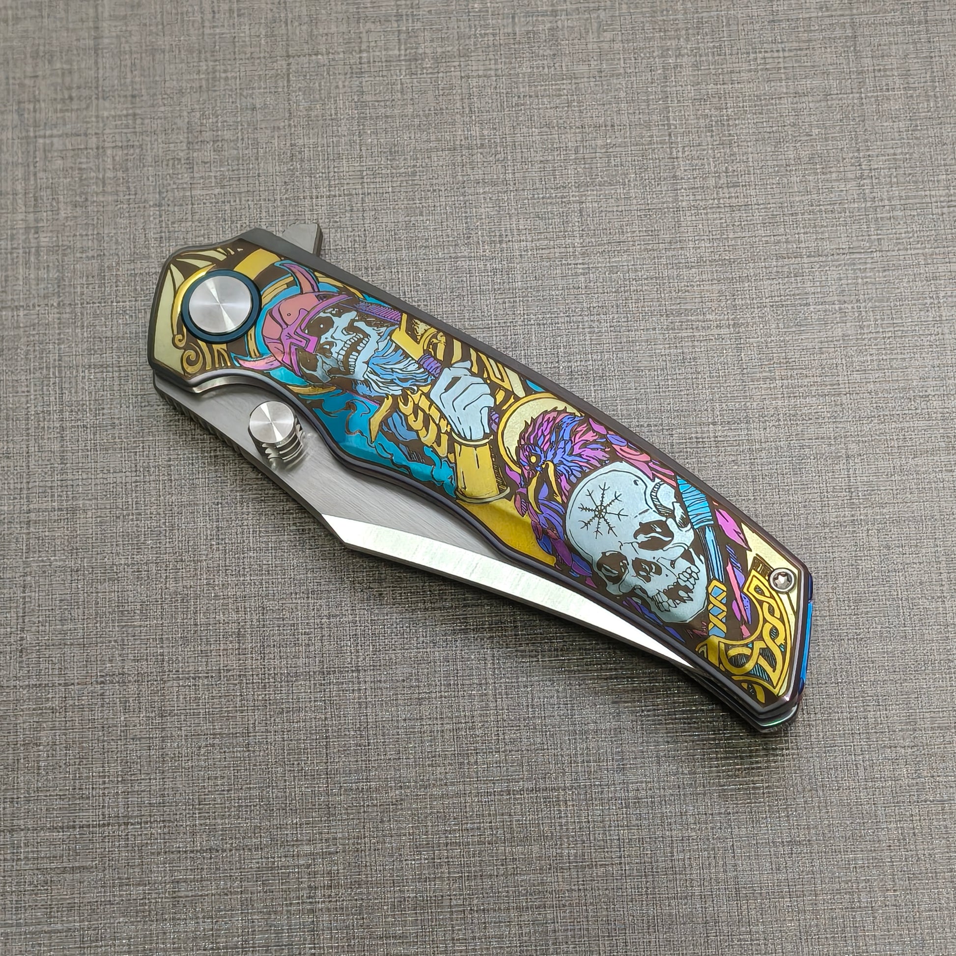 VORIXN Timeless folding knife closed, non-clip side showing titanium handle design