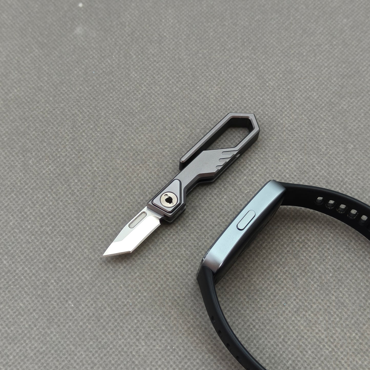 VORIXN NA005 Super Tiny Folding Knife – open view showing Aircraft-Grade Aluminum Alloy handle and Cr20Mo1V4 blade profile