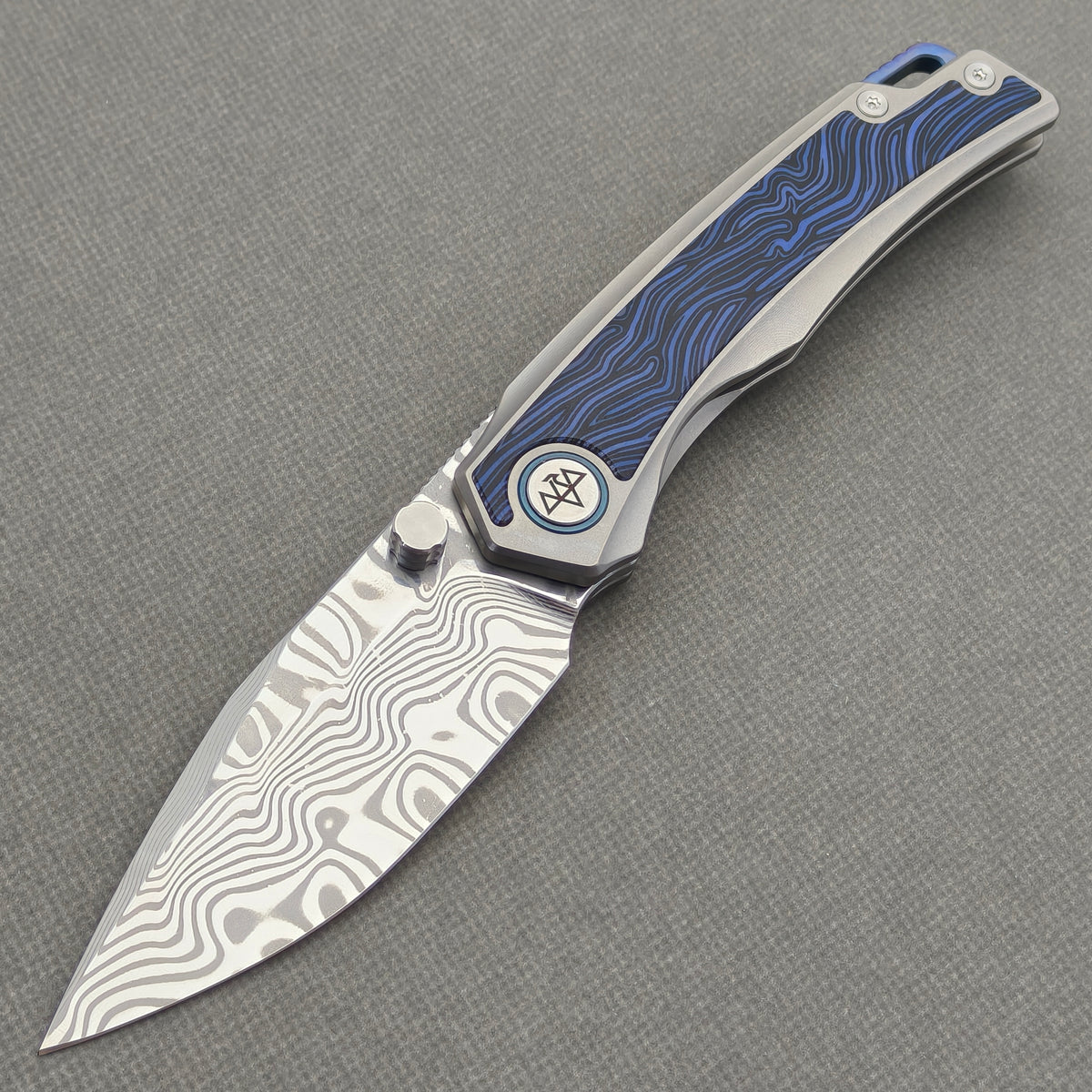 VORIXN Tidecipher KB157 Folding Knife – open non-clip side view showing Damascus blade and blue wave-pattern handle inlay.