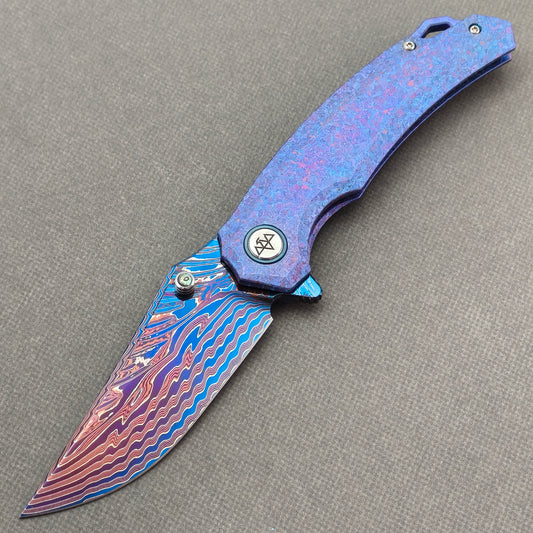 VORIXN Rimeflare KB132 Folding Knife – open non-clip side view showing Crystallized Titanium handle and Damascus blade profile.