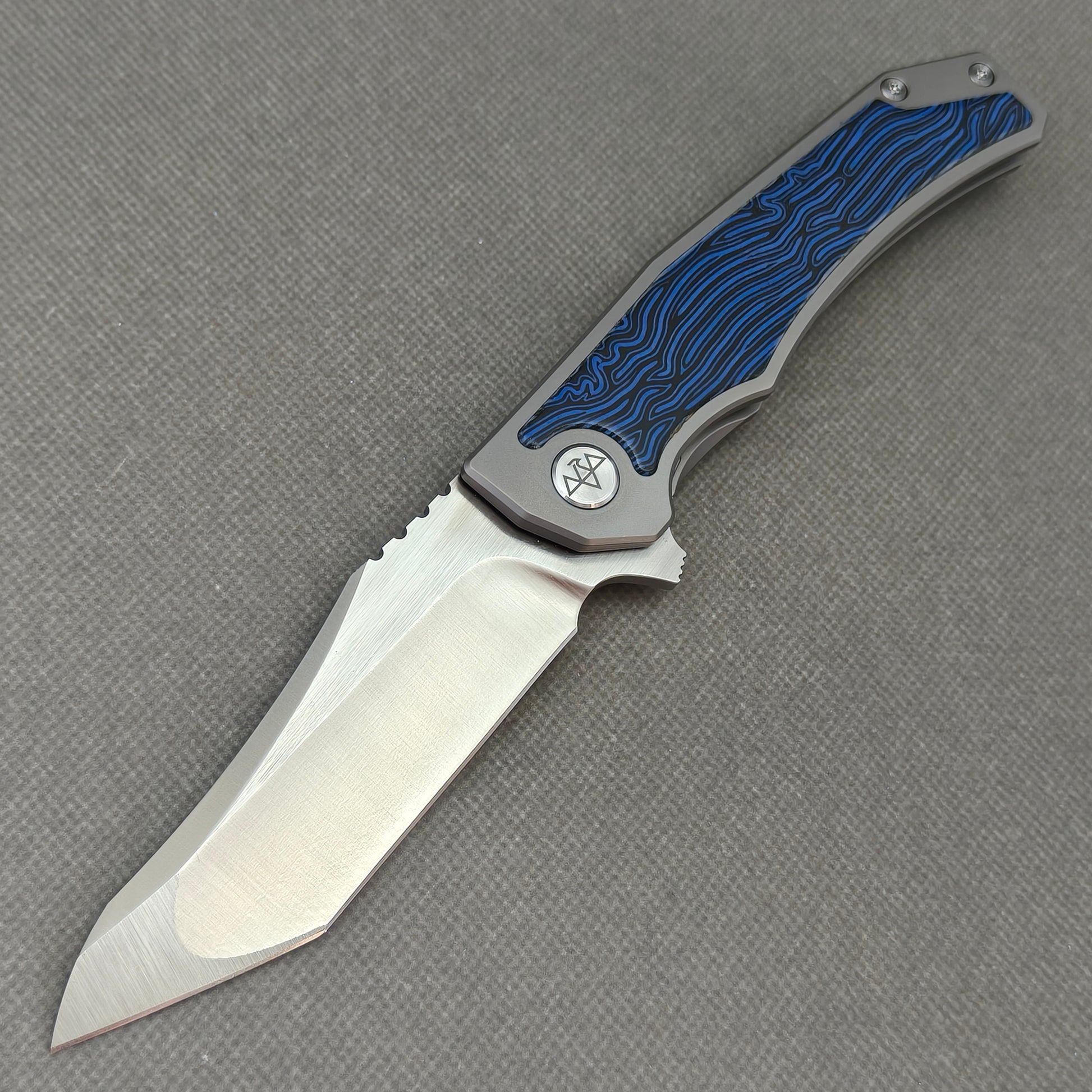 VORIXN Carbon Crest KB003 folding knife open position