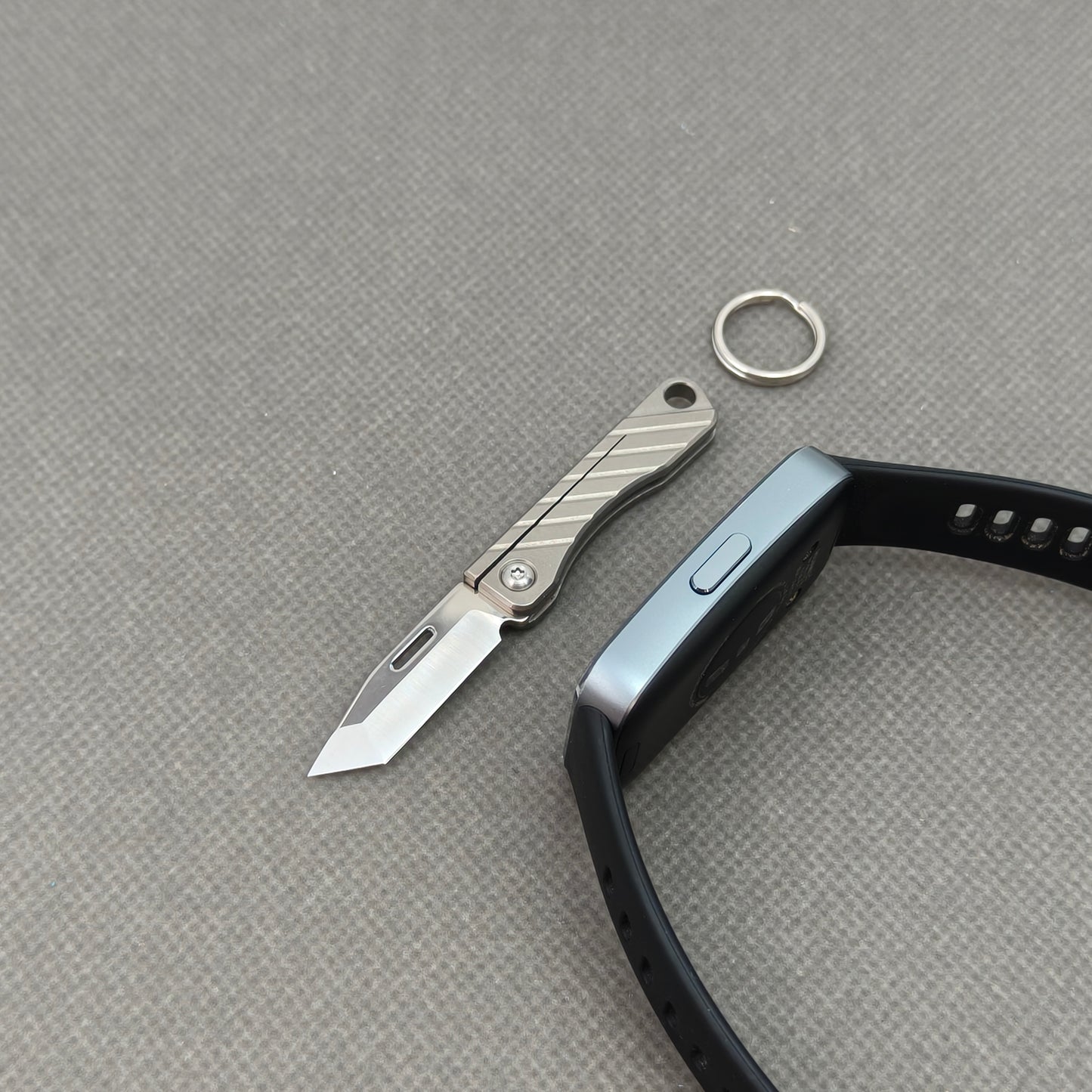 VORIXN NA002 Super Tiny Folding Knife – open view showing Titanium handle and 420J2 blade profile