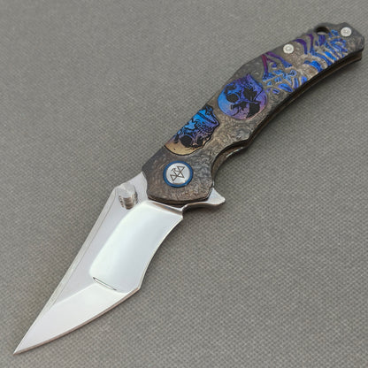 VORIXN „Skull Mirror“ Flipper- & Daumenpin-Messer, Titan-gravierter, anodisch gefärbter Griff (10,2 cm 10Cr15CoMoV Klinge) KB089