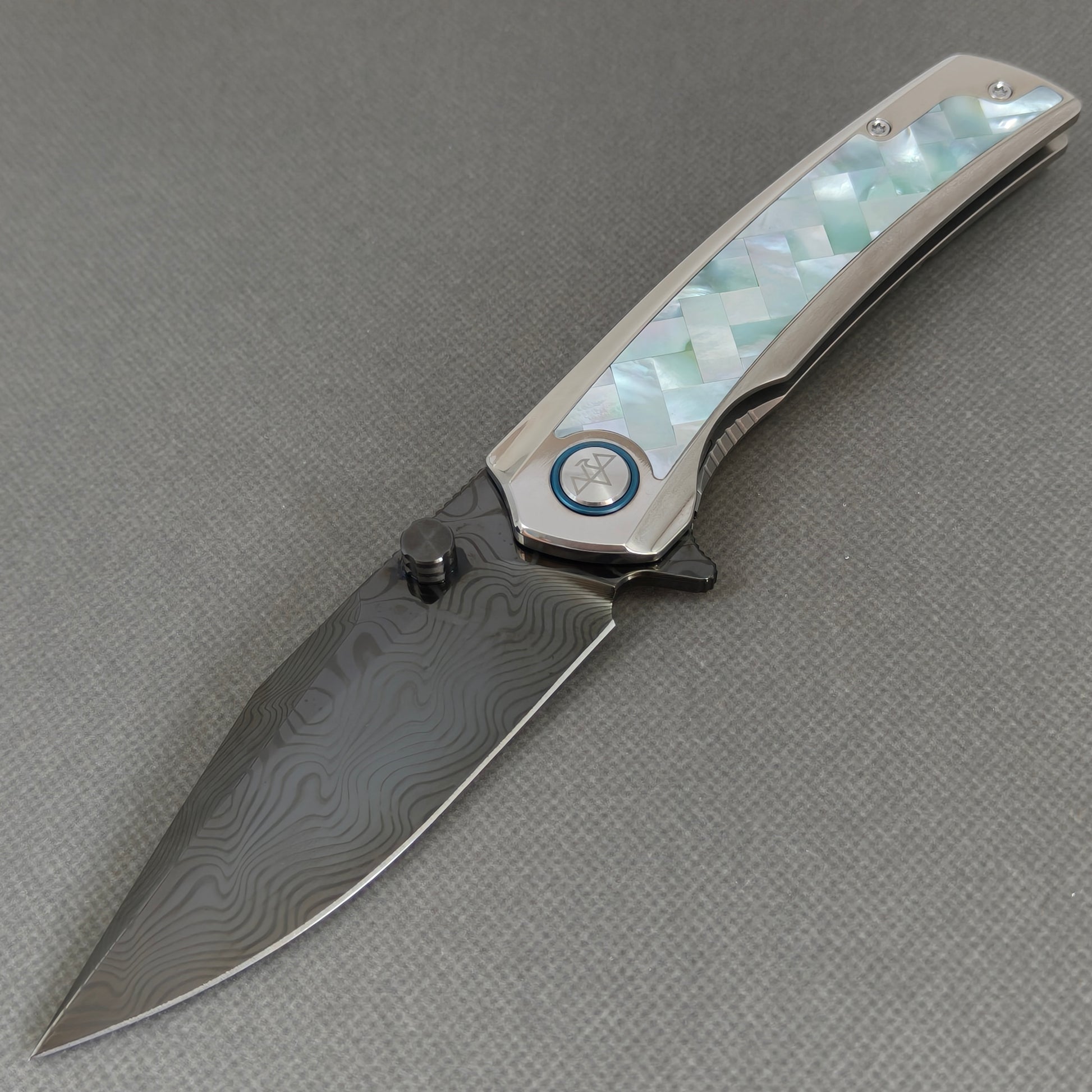 VORIXN KB104 Ocean Mirage Folding Knife – open non-clip side view showing White Mother-of-Pearl Inlaid Titanium handle and DLC-coated Damascus blade profile