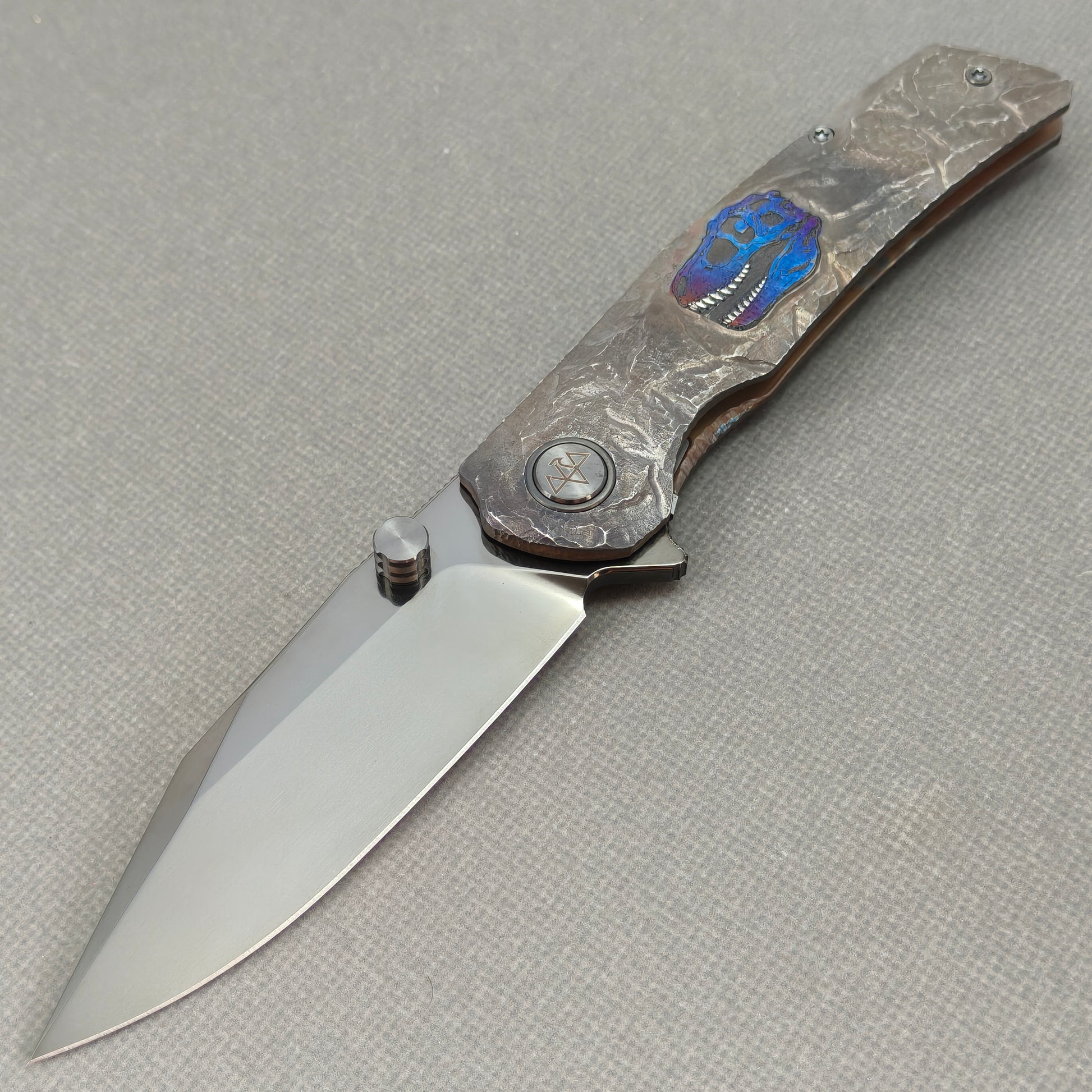 VORIXN Rex KB118 Folding Knife – open non-clip side view showing hand-engraved anodized titanium handle and M390 blade profile