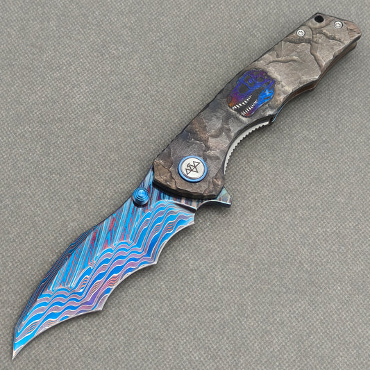 VORIXN Rexnova KB152 Folding Knife – open non-clip side view showing titanium handle and Damascus blade profile.