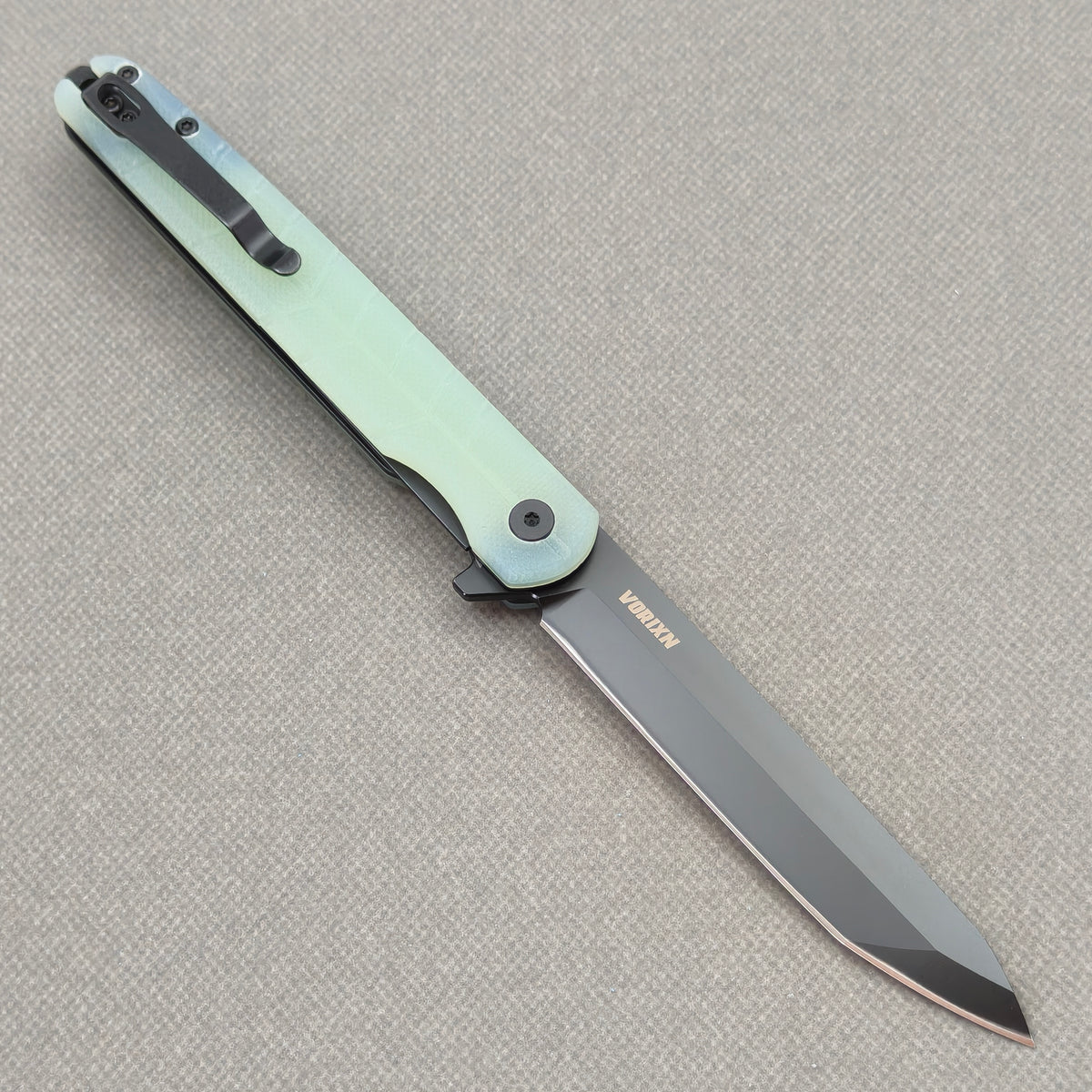 VORIXN KM004 open clip side view showing pocket clip and carbon fiber handle.