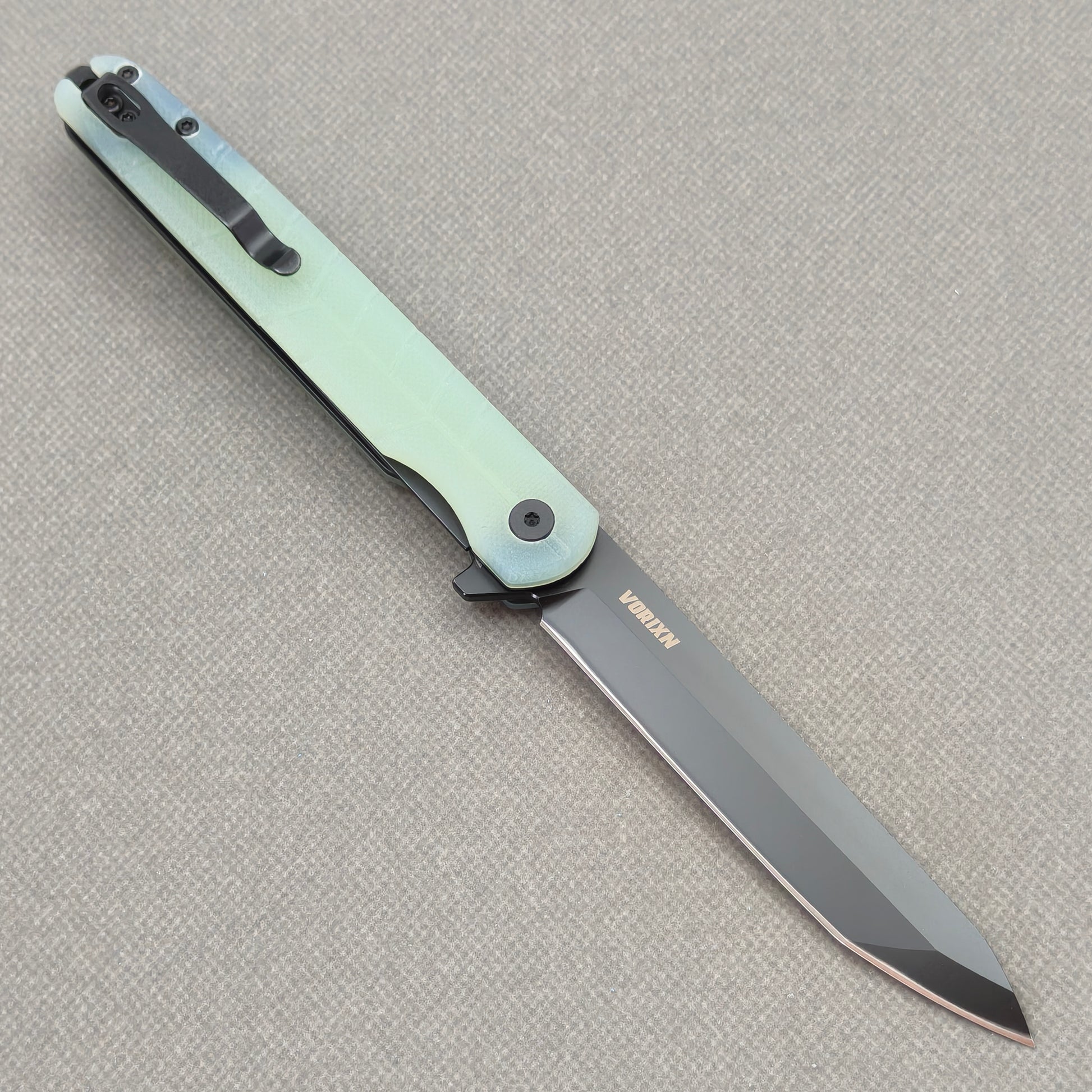 VORIXN KM004 open clip side view showing pocket clip and carbon fiber handle.