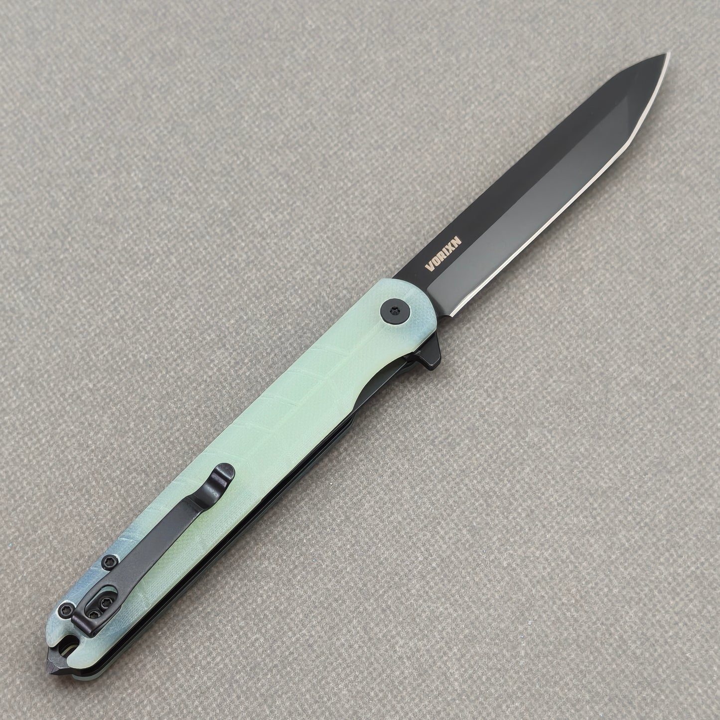 VORIXN KM004 blade detail showing D2 steel stonewashed finish and edge.