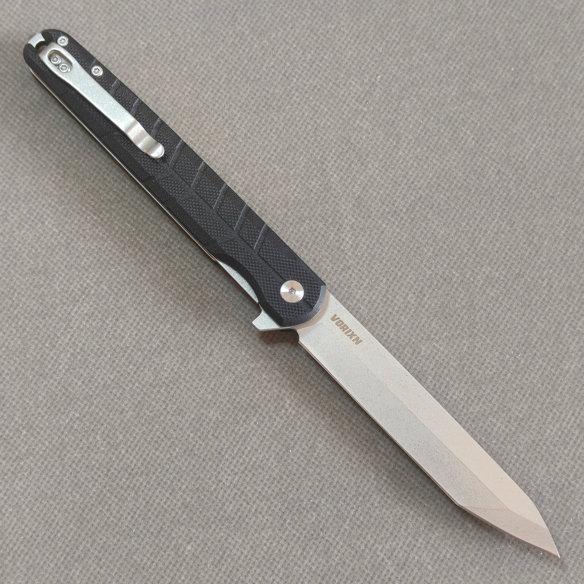 VORIXN KM001 open clip side view showing pocket clip and carbon fiber handle.