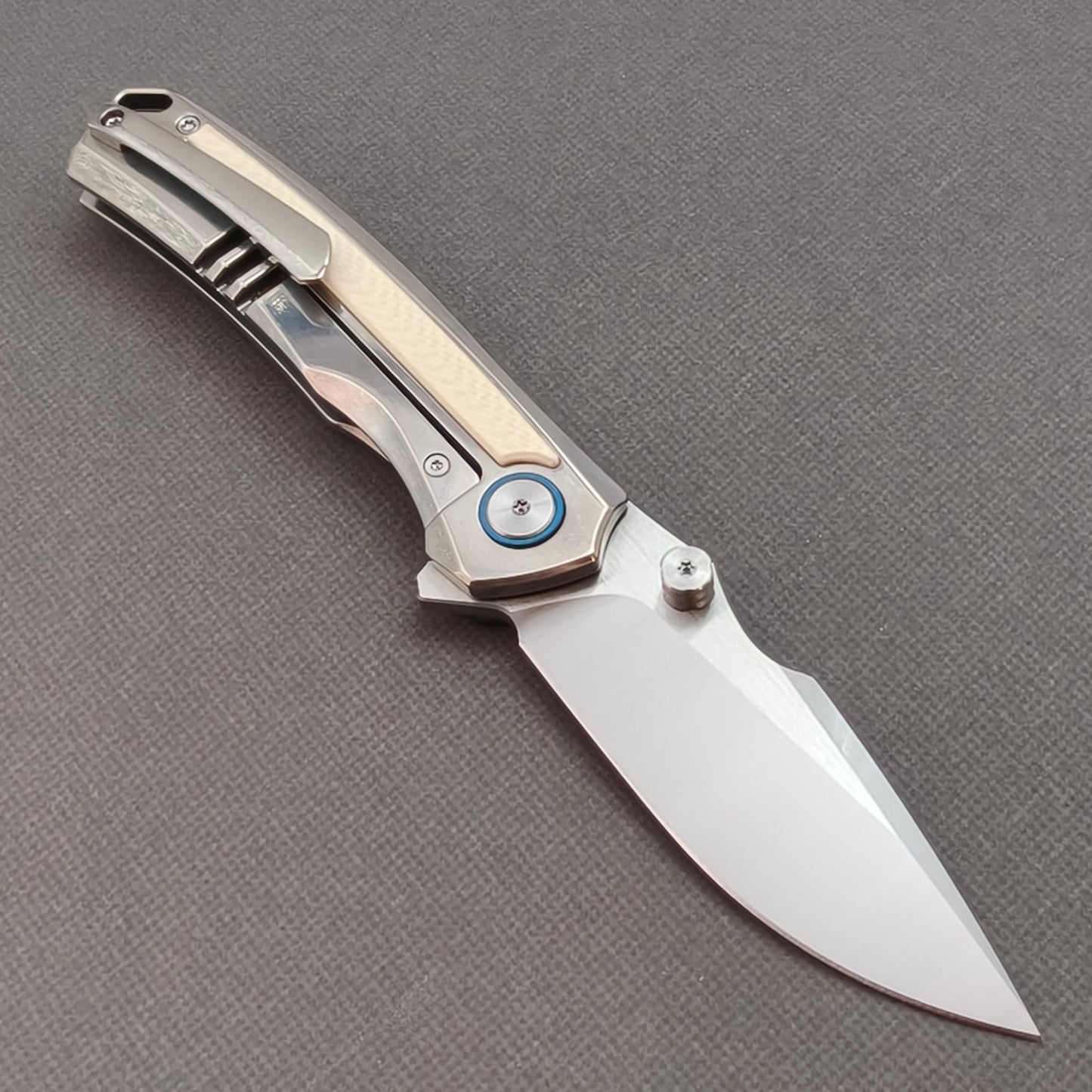 Vorixn "LUCENT" Flipper & Thumb Stud Messer mit Titan & technischem Mineralverbundgriff (9,1 cm 10Cr15CoMoV Klinge) KB044