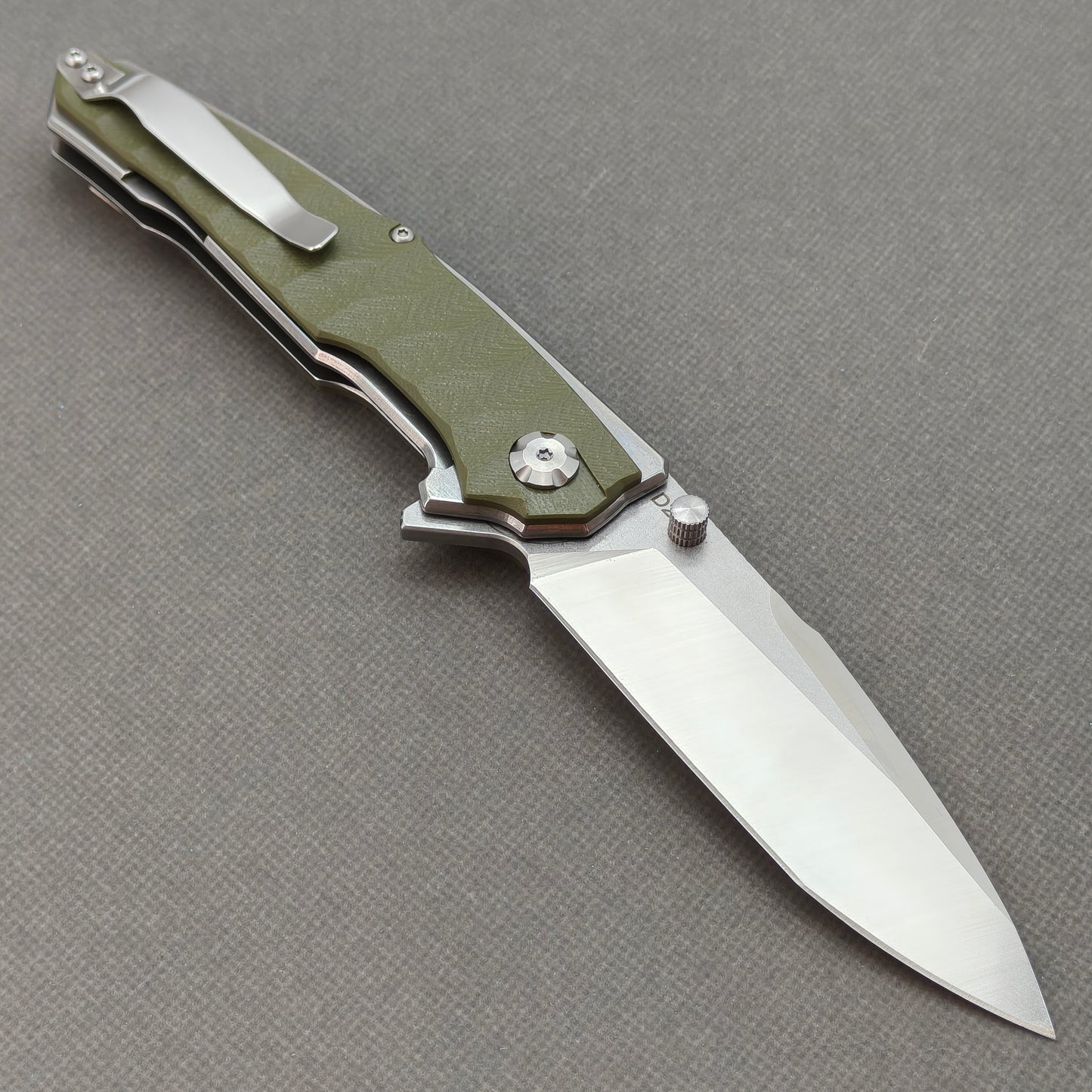 VORIXN KA007 open clip-side view showing pocket clip, forest green G10 handle, and overall profile.