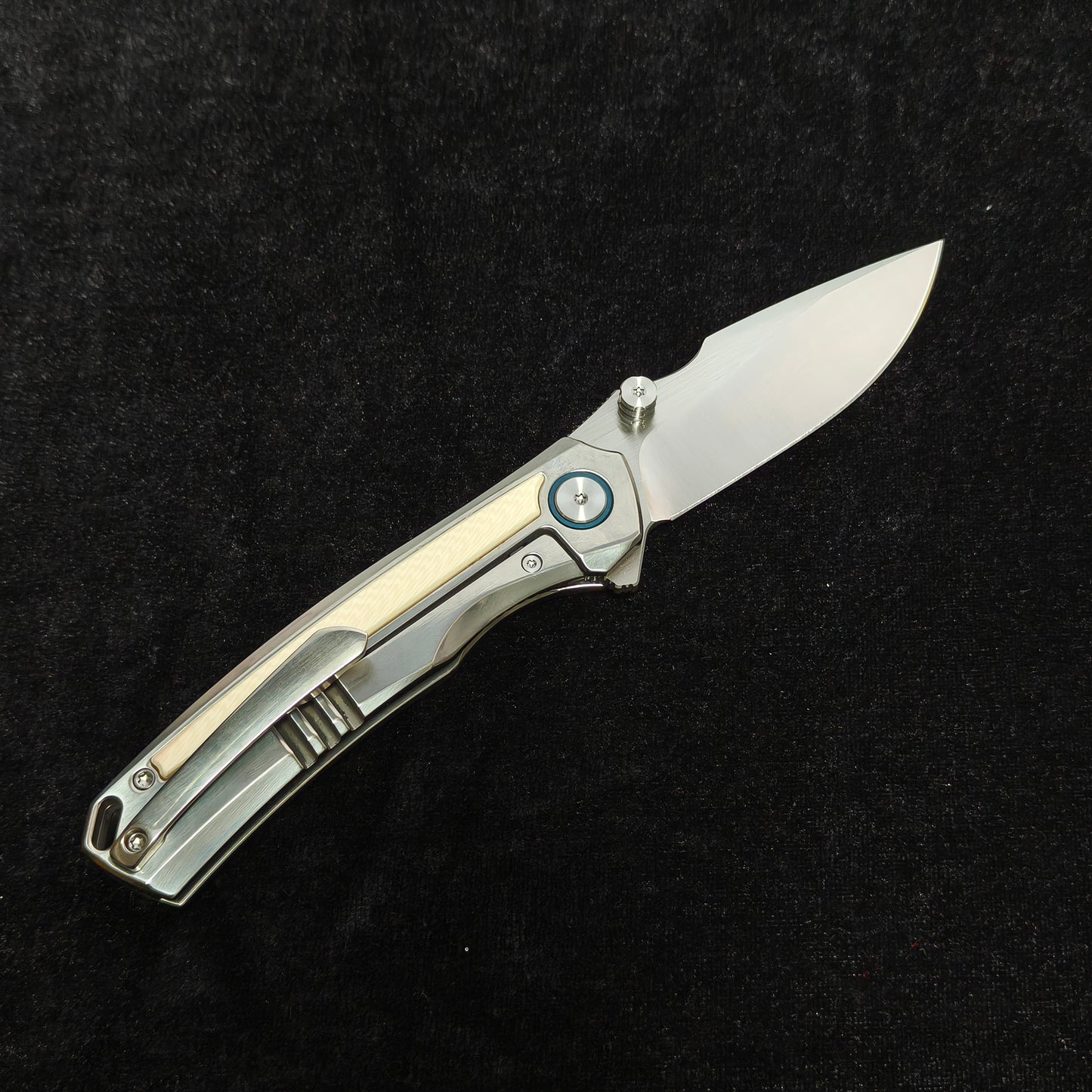 VORIXN LUCENT folding knife open, clip side, blade angled 45° top-right