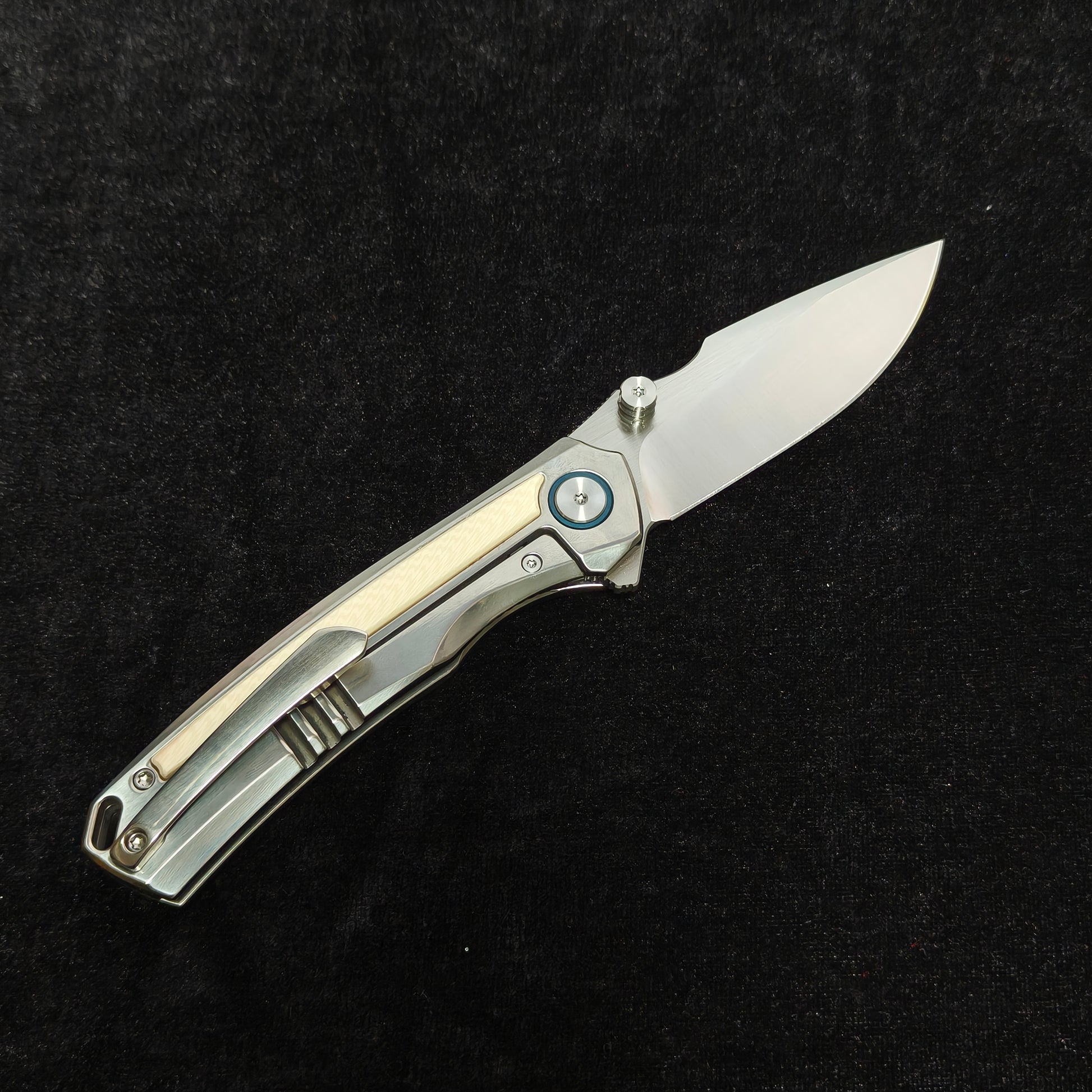 VORIXN LUCENT folding knife open, clip side, blade angled 45° top-right