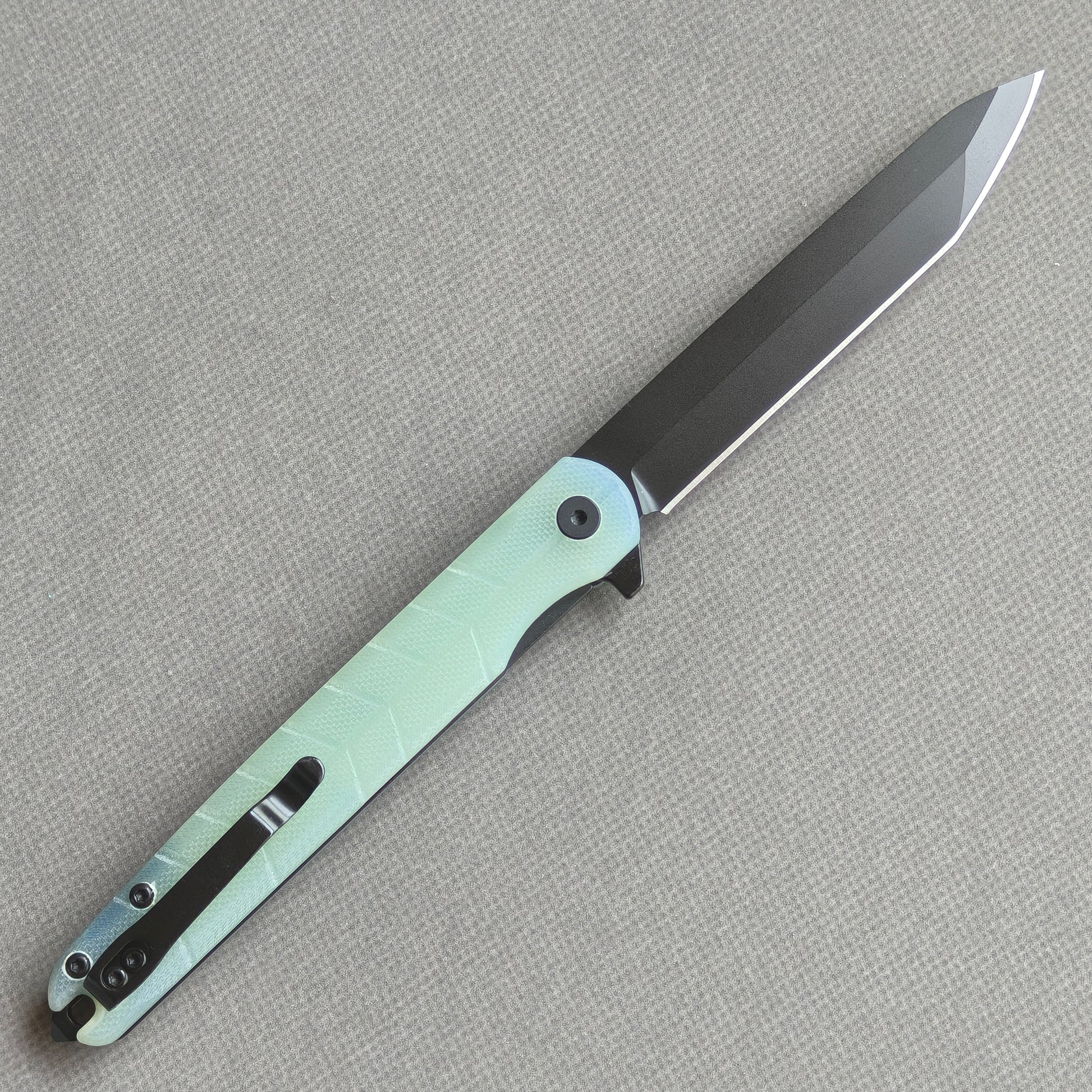 VORIXN KM004 open clip-side view showing pocket clip, carbon fiber handle structure, and overall profile.