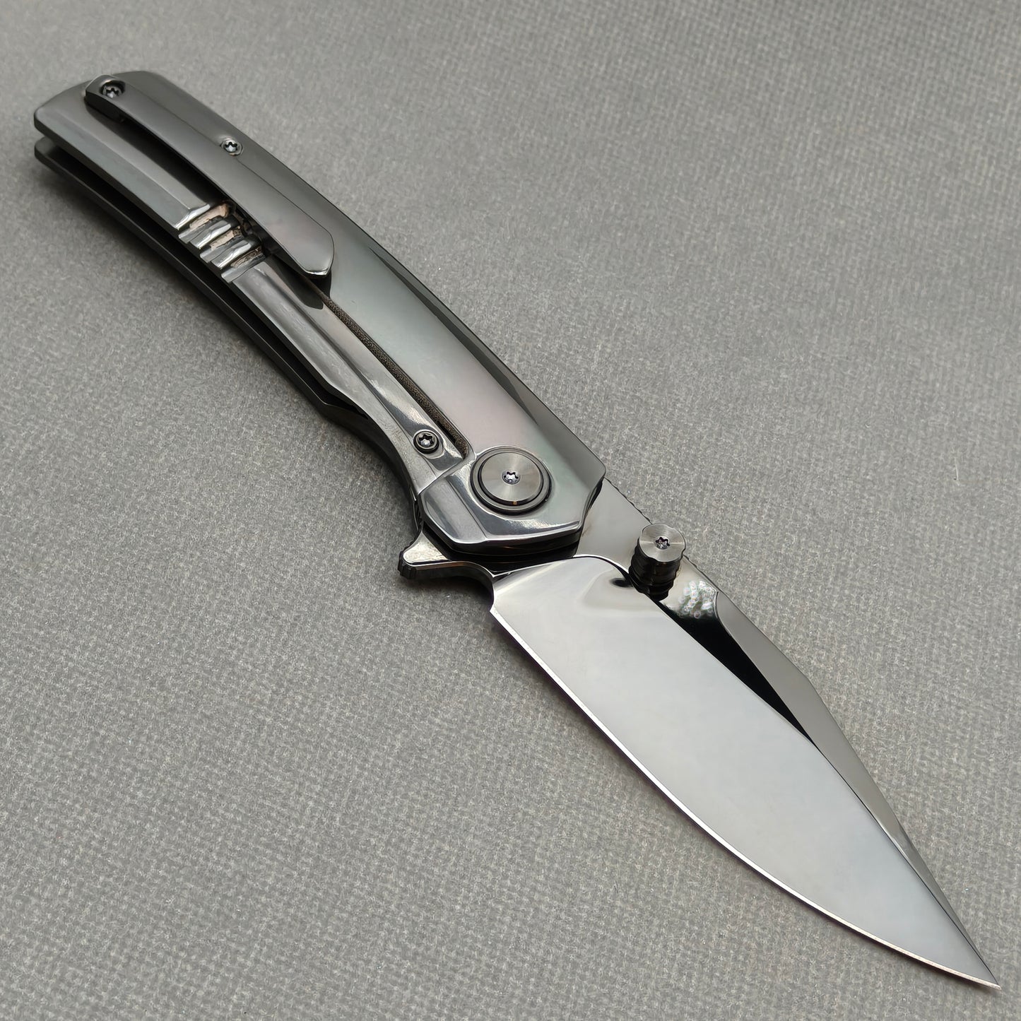 VORIXN „Obsidian Current“ Flipper- & Daumenpin-Messer, handgeflammter Zirkoniumgriff (9,7 cm M390 Klinge) KB087
