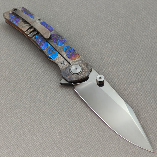 VORIXN "Skull Nocturne" (3.8" M390 Blade) Hand-Engraved & Anodized Titanium Handle Flipper & Thumb Stud Folding Knife - KB120