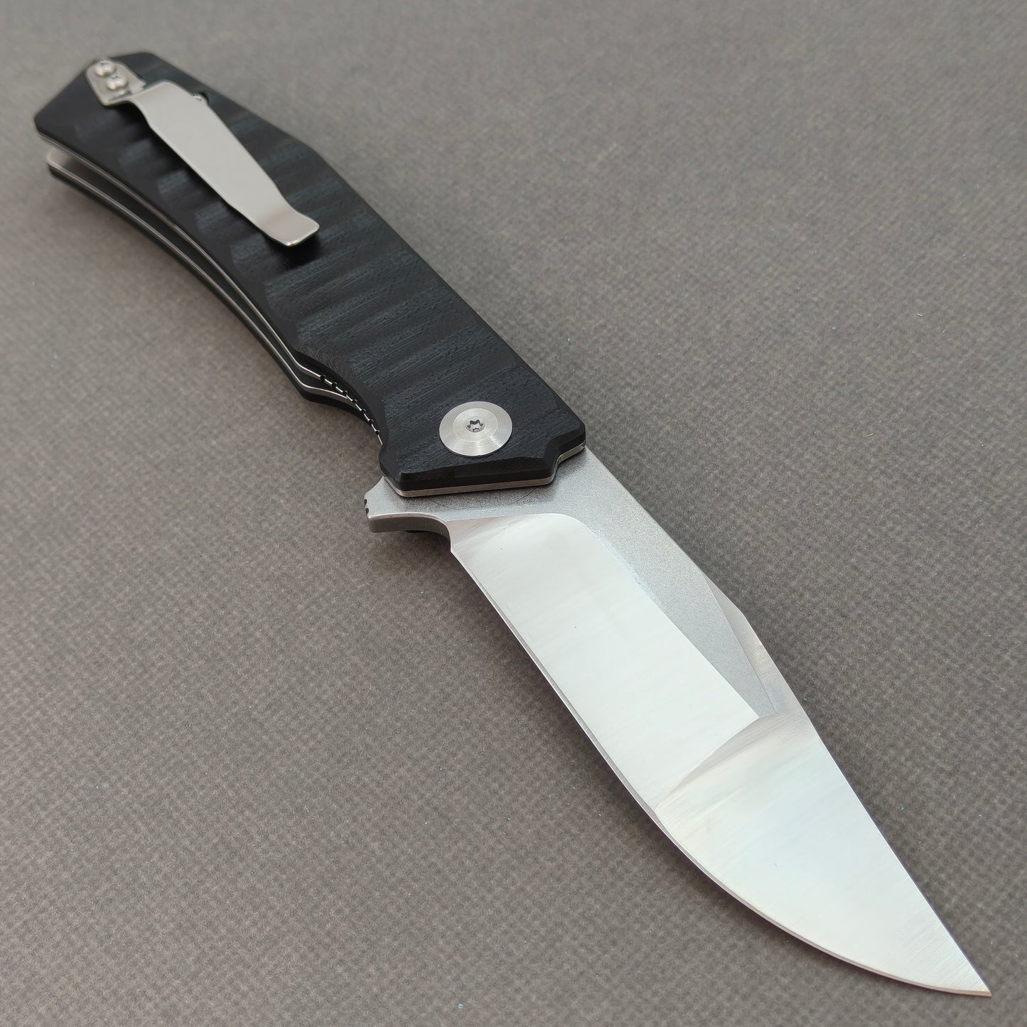 VORIXN KA002 open clip-side view showing pocket clip, black G10 handle structure, and overall profile.