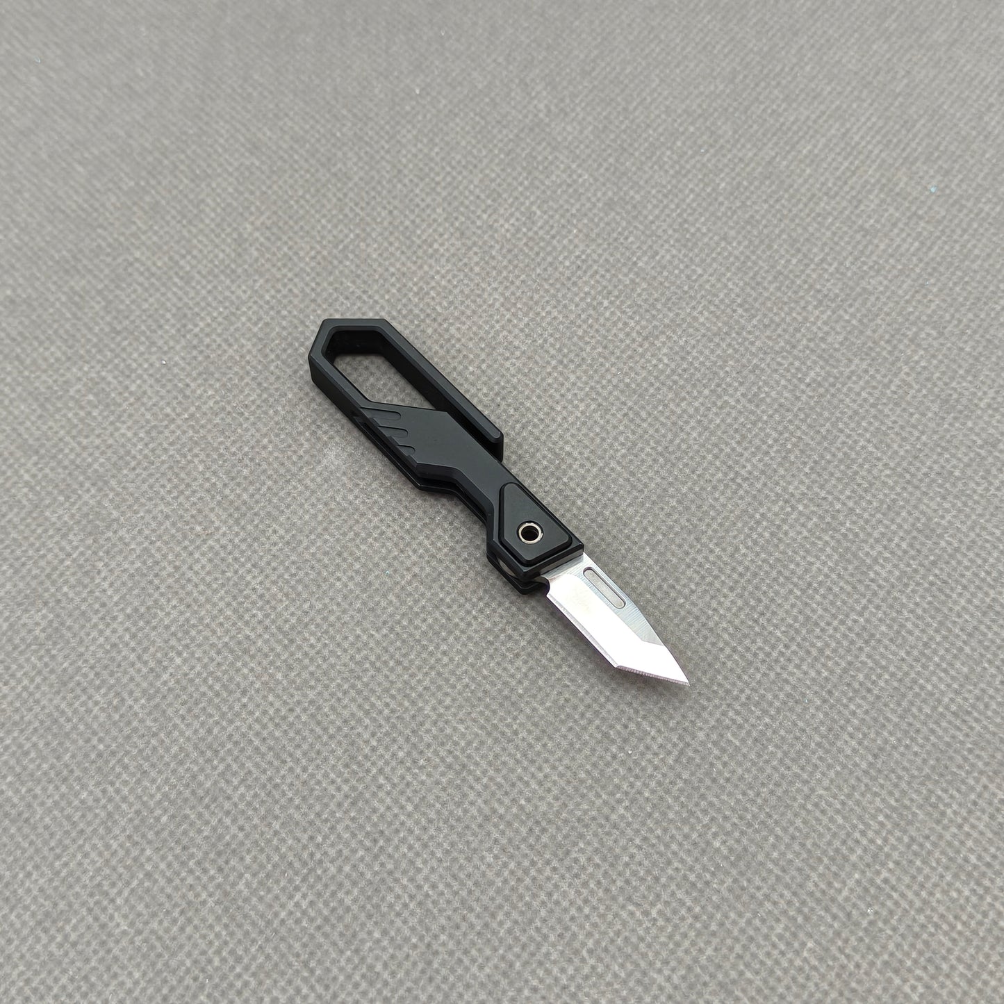 VORIXN NA001 Super Tiny Folding Knife – clip side view showing overall handle and blade