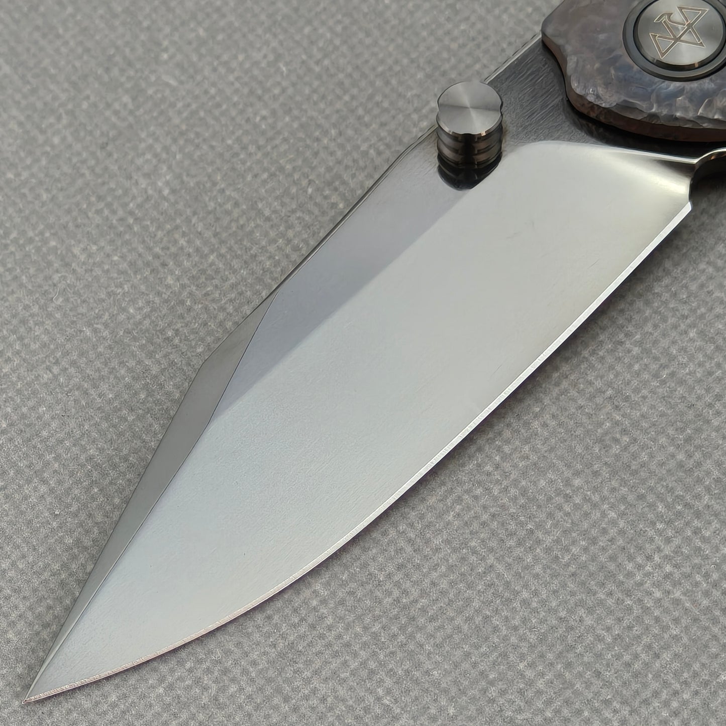VORIXN "Skull Nocturne" (3.8" M390 Blade) Hand-Engraved & Anodized Titanium Handle Flipper & Thumb Stud Folding Knife - KB120