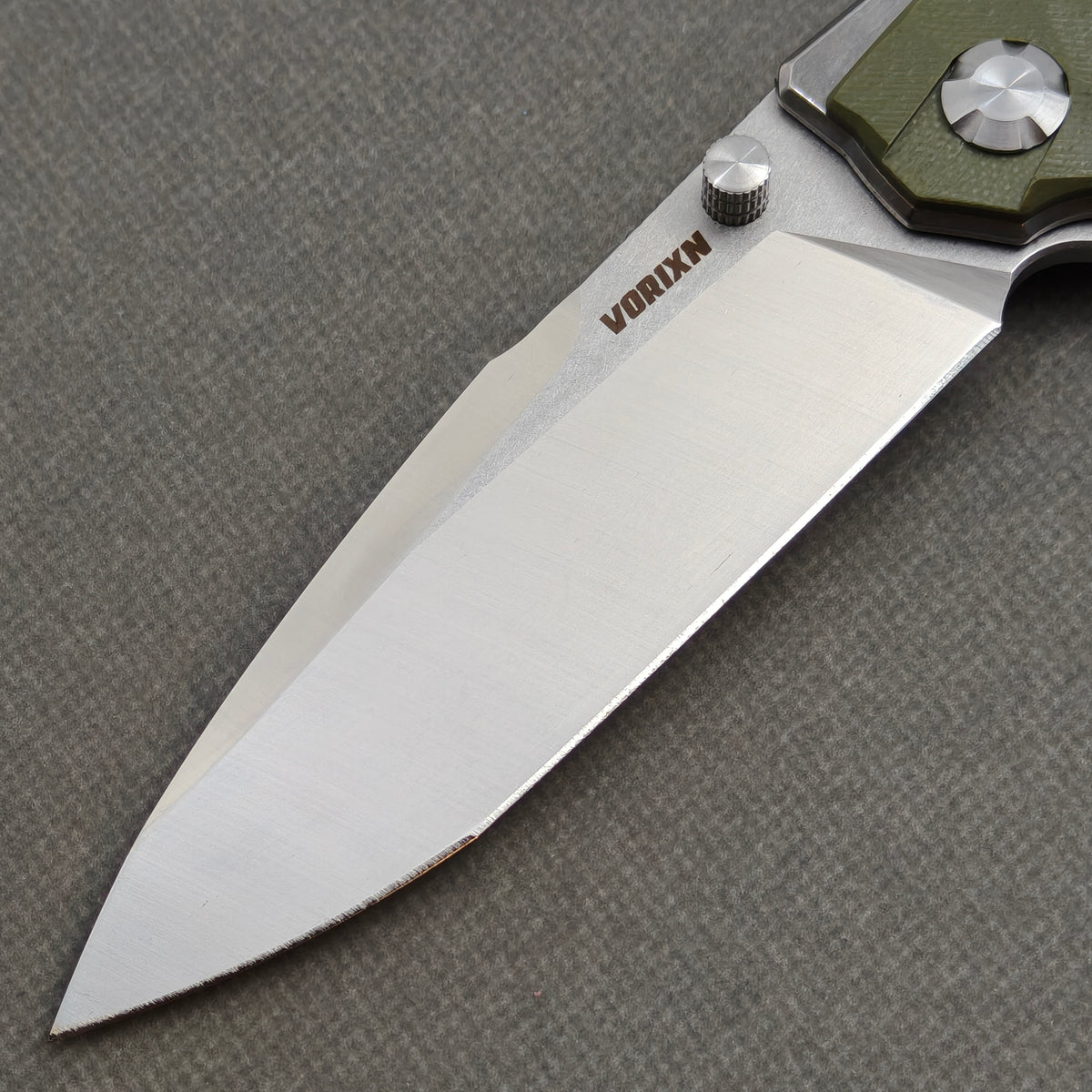 VORIXN KA007 Folding Knife – blade detail showing 9Cr13 steel and edge