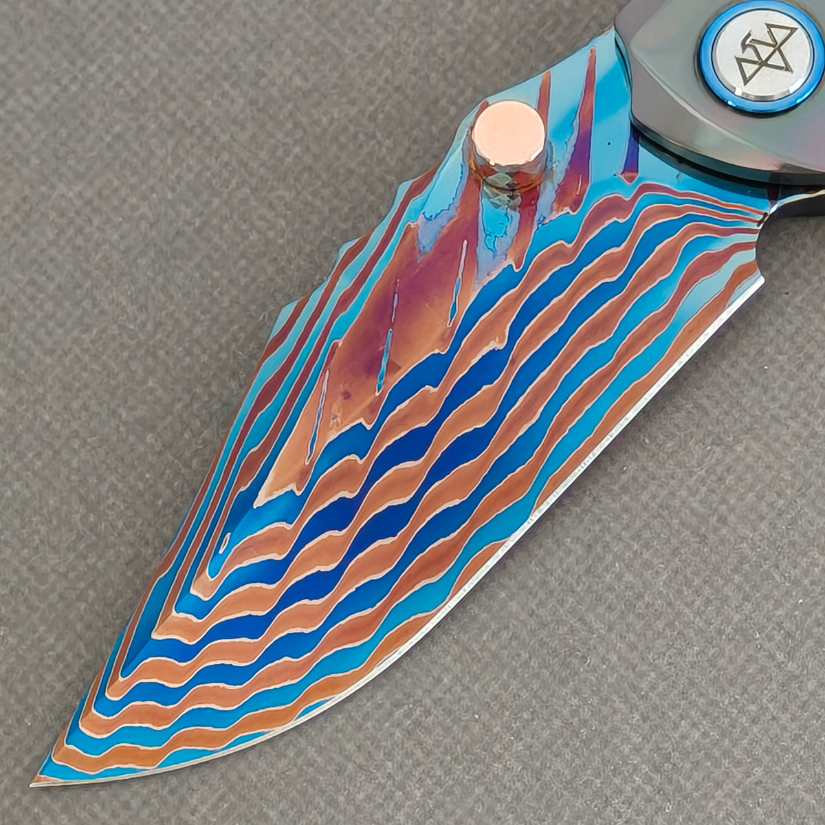VORIXN Steelwraith KB143 Folding Knife – blade detail showing Damascus steel pattern and edge.