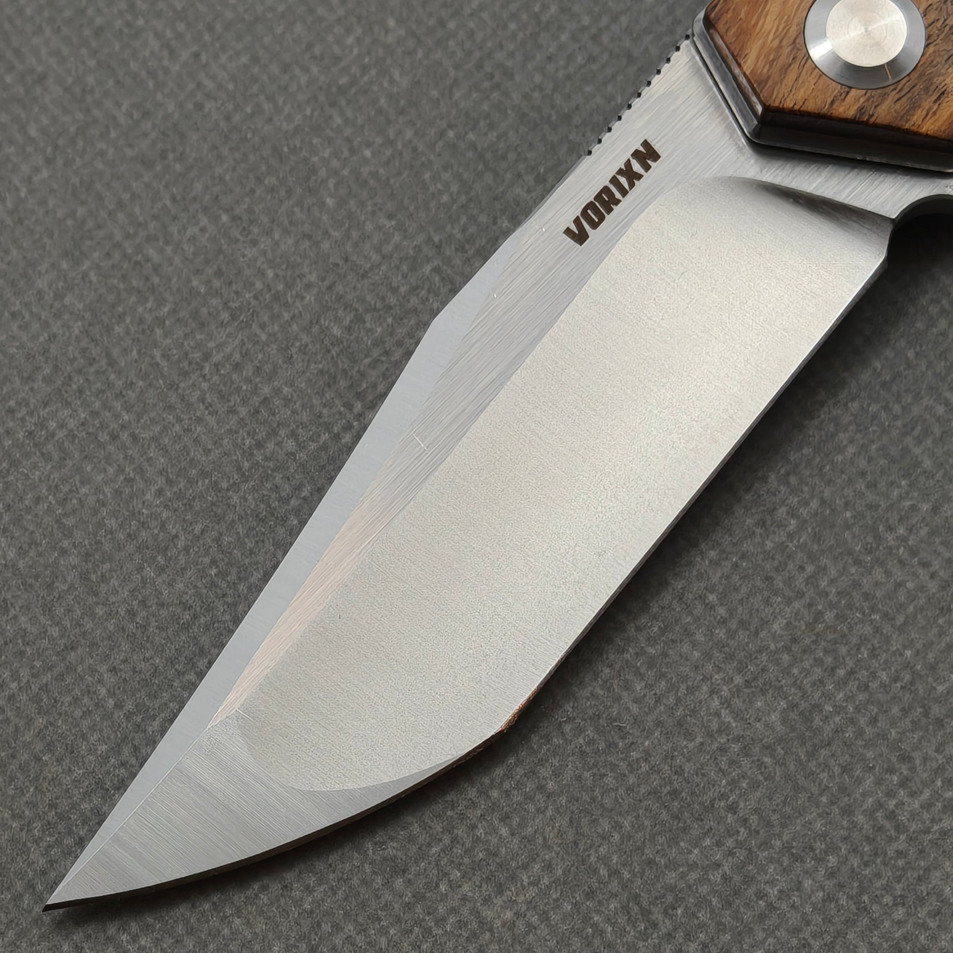 VORIXN KA013 Folding Knife – blade detail showing 9Cr18 steel and edge