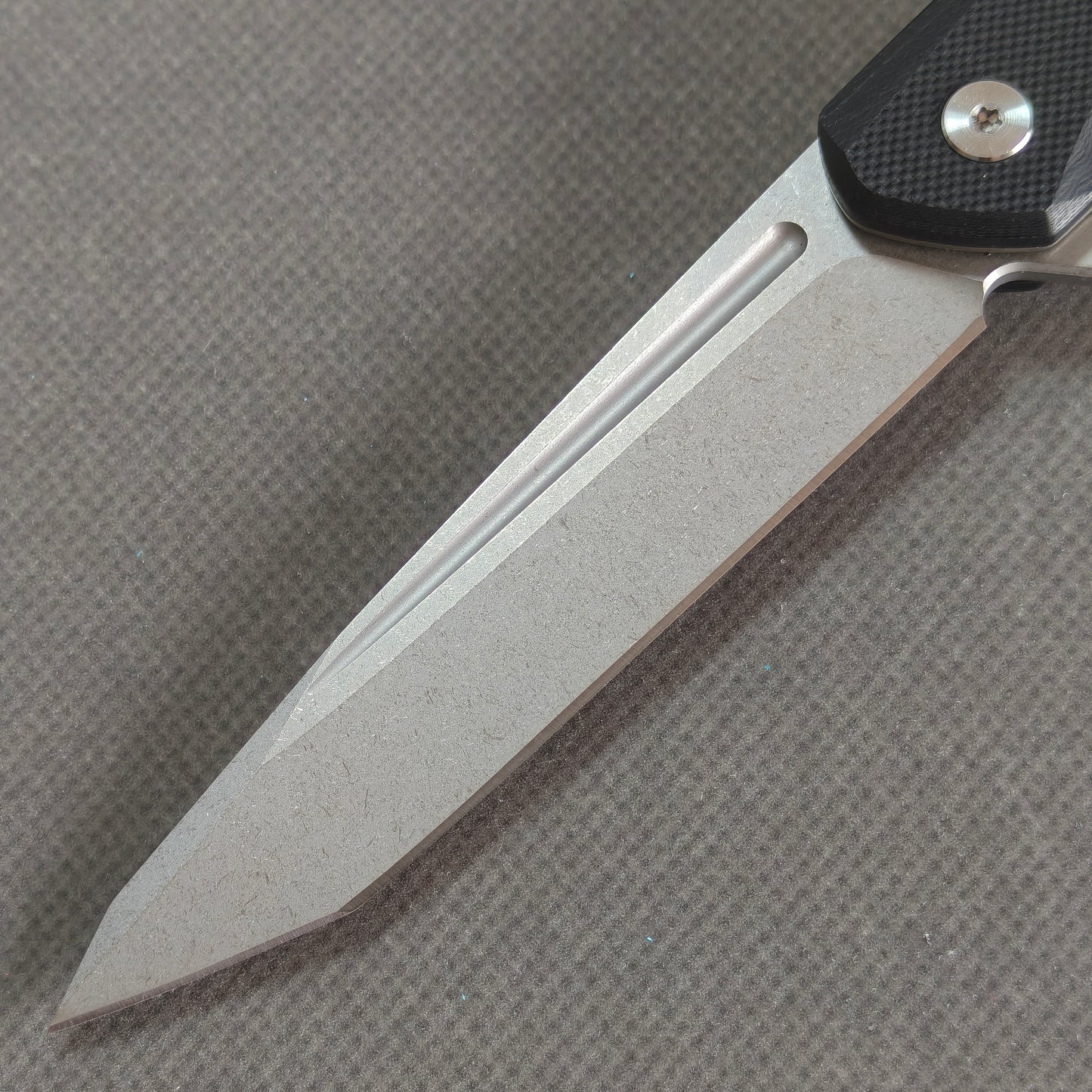VORIXN Flipper Knife 2Cr13 & Carbon Fiber Handle (3.8" D2 Blade) KM002
