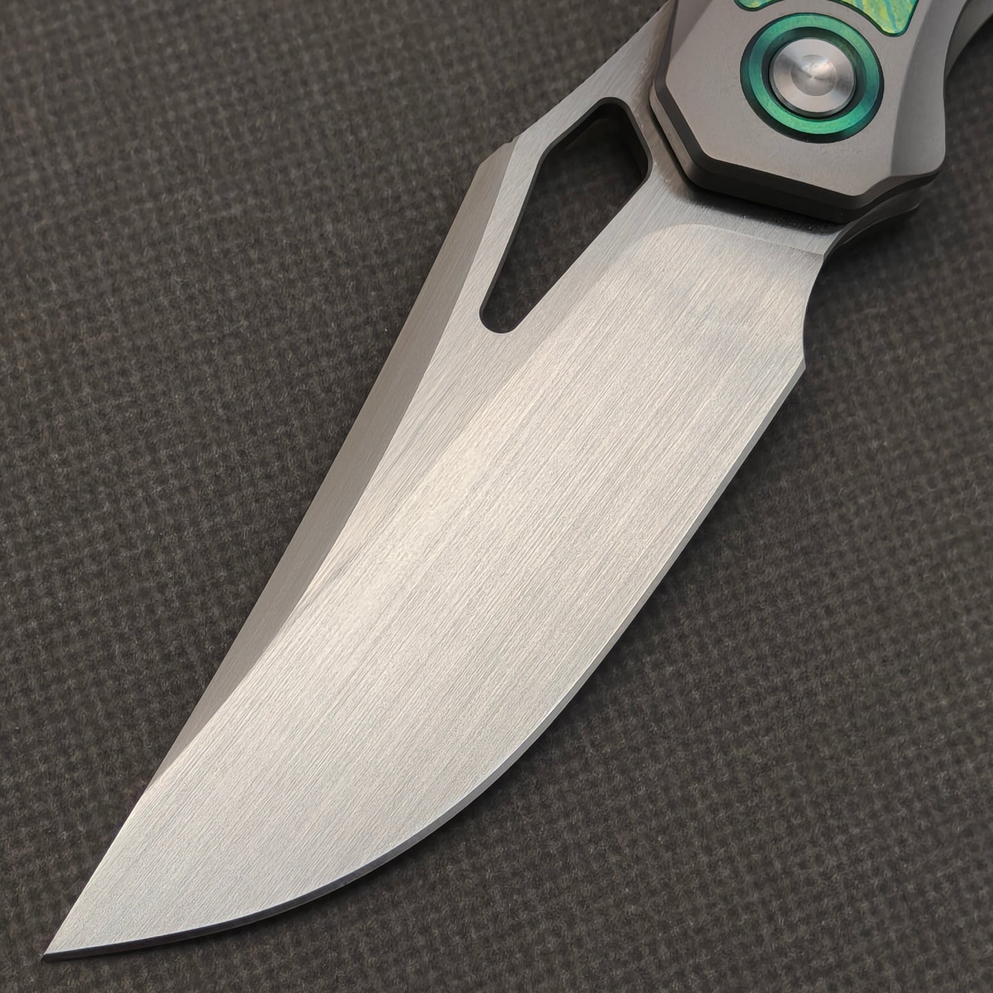 Couteau pliant RIHE Design, manche titane + titane cristallisé (lame Bohler M398 de 3,7") KB076