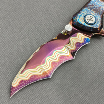 VORIXN KB057 non-clip side blade detail showing the Copper San Mai Dragon Scale Damascus blade pattern.