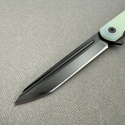 VORIXN KM004 non-clip side blade detail showing the D2 stonewashed blade.
