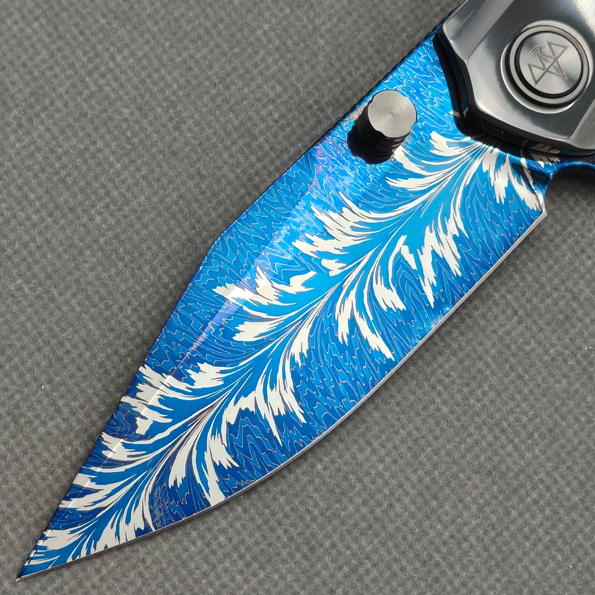 VORIXN Azure Feather Damascus pocket knife closed, full zirconium handle display, non-clip side – KB097