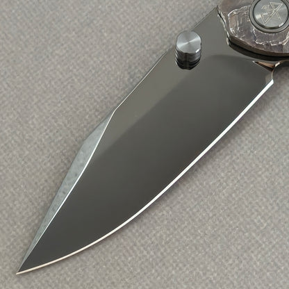 VORIXN Rex KB118 Folding Knife – blade detail showing M390 steel and edge