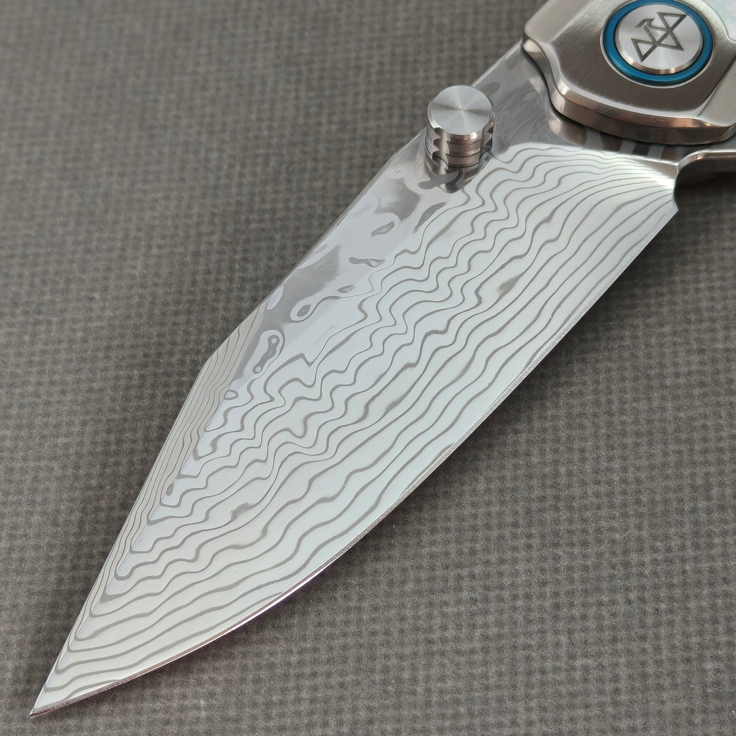 VORIXN "Ocean Mirage" Flipper & Thumb Stud Knife White Mother-of-Pearl Inlay Titanium Handle (3.7" Damascus Blade) KB109