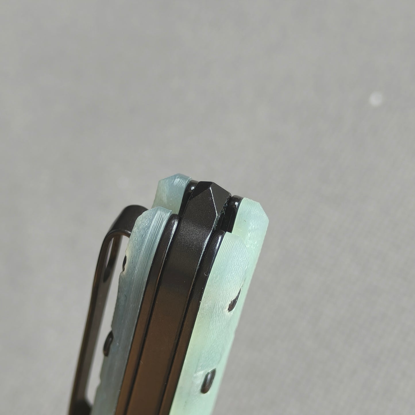 VORIXN KM004 closed rear handle end detail showing metal tail tip and handle construction.