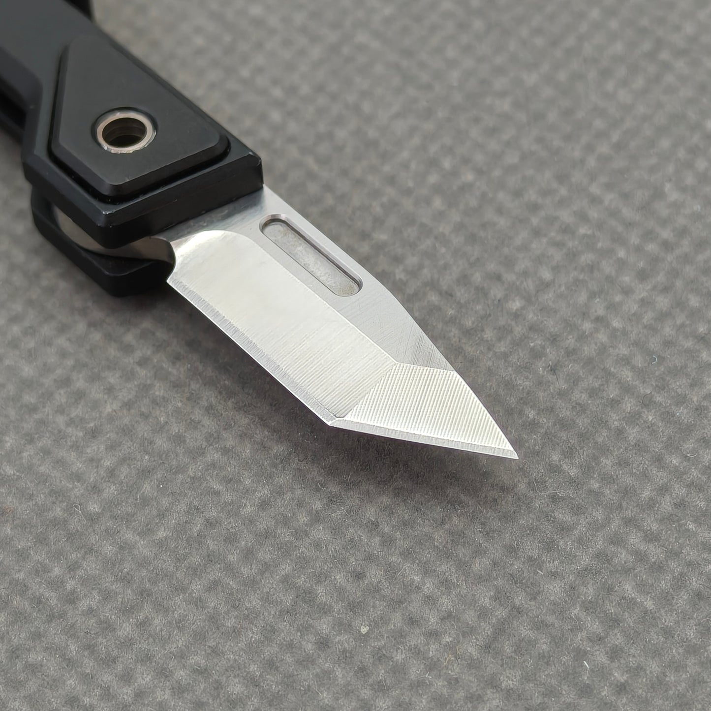 VORIXN NA001 Super Tiny Folding Knife – closed non-clip side view showing Aluminum Alloy handle