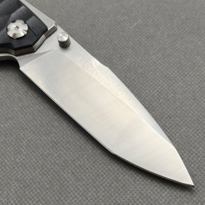 VORIXN KA009 clip-side blade detail showing the 9Cr13 blade.