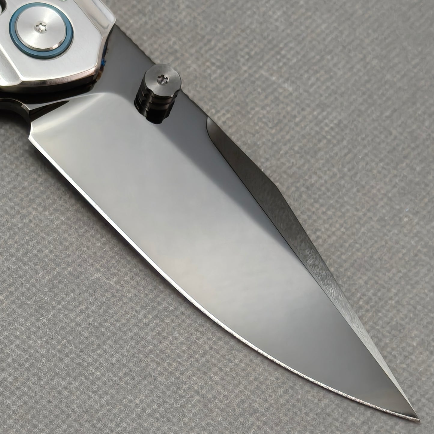 VORIXN "Ocean Mirage" Flipper & Thumb Stud Knife White Mother-of-pearl Inlaid Titanium Handle (3.8" M390 Blade) KB093
