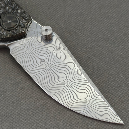 VORIXN "Blackscale" Flipper & Daumenpin-Messer, handgeschnitzter & DLC-beschichteter Titan-Griff (9,1 cm Damastklinge) KB088