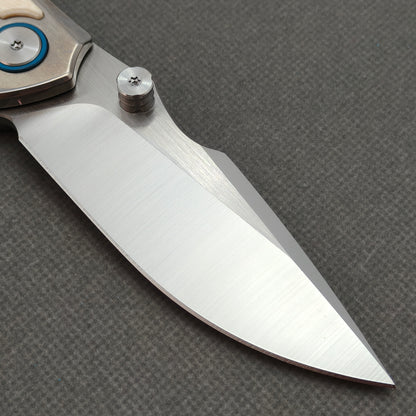 Vorixn "LUCENT" Flipper & Thumb Stud Messer mit Titan & technischem Mineralverbundgriff (9,1 cm 10Cr15CoMoV Klinge) KB044