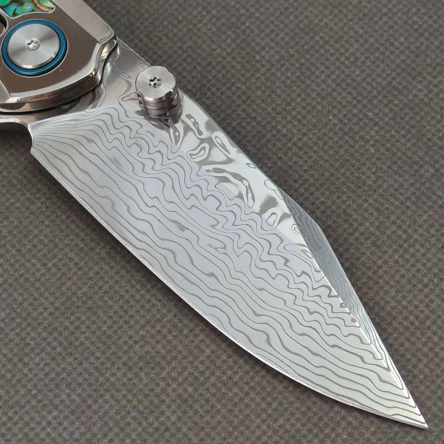 VORIXN "Ocean Mirage" Flipper & Thumb Stud Knife Deep-sea Abalone Shell Inlay Titanium Handle (3.7" Damascus Blade) KB108