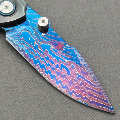 VORIXN Spectra KB127 Folding Knife – clip side blade detail showing Damascus steel and handle junction