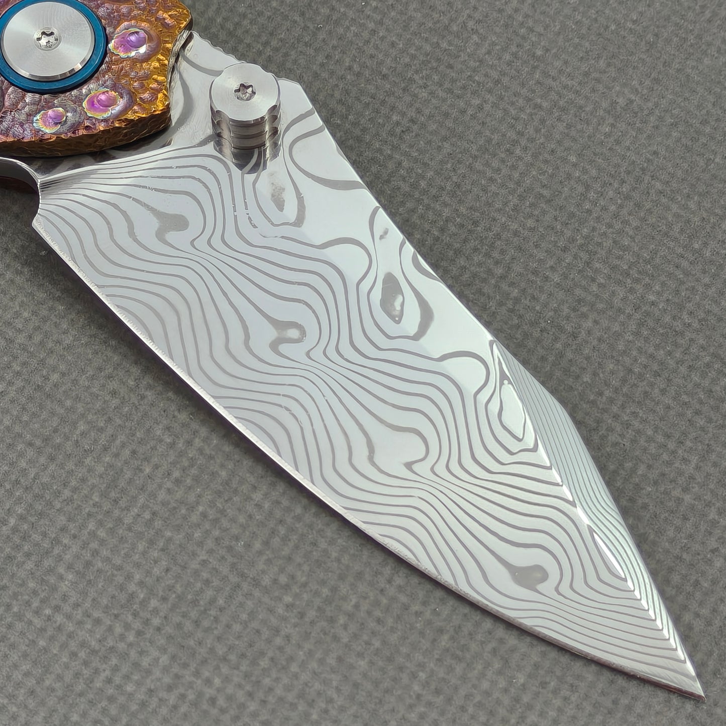 VORIXN "Prism" (3.5" Damascus Blade) Hand-Engraved & Anodized Titanium Handle Flipper & Thumb Stud Folding Knife - KB121