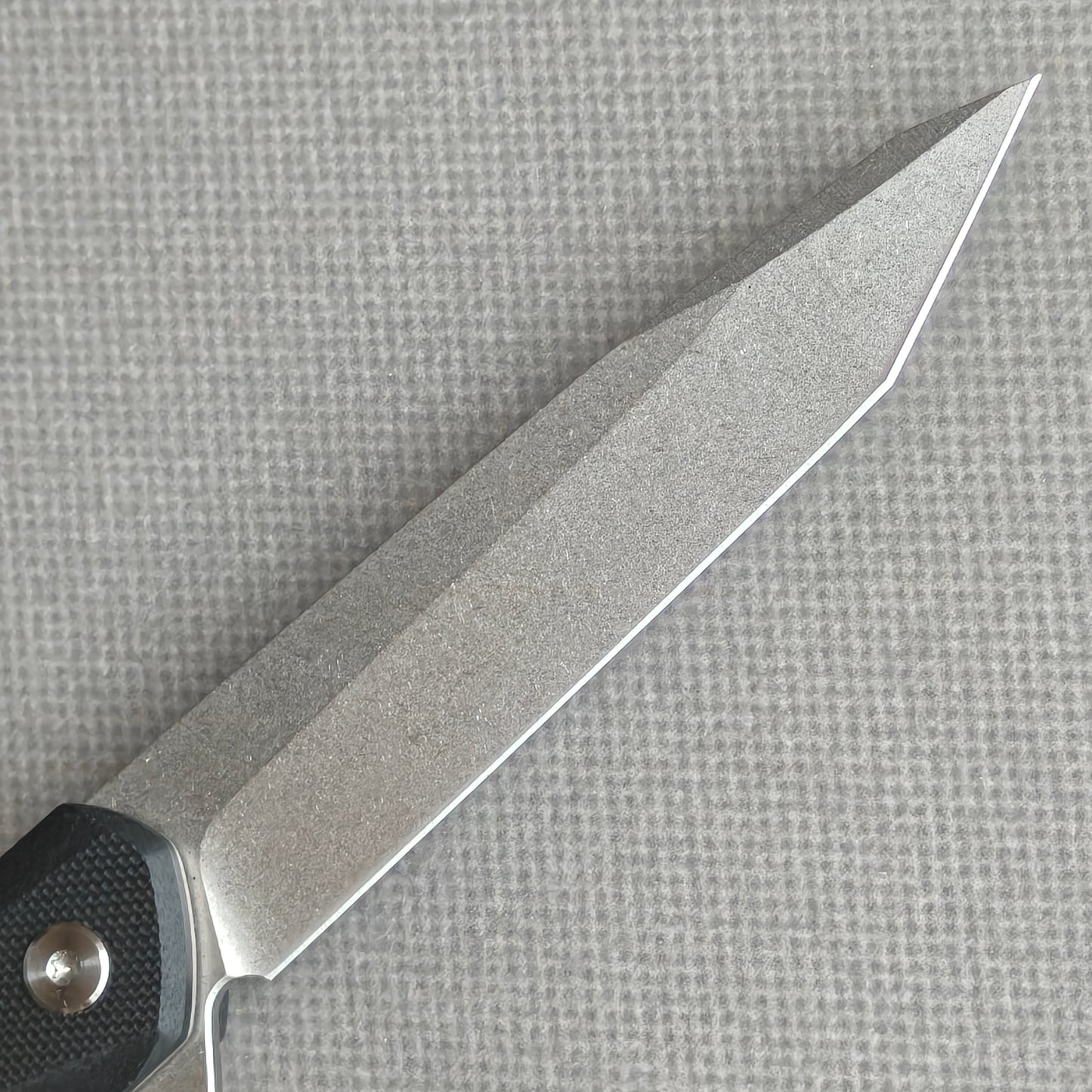 Couteau pliant VORIXN Flipper avec manche en fibre de carbone et acier 2Cr13 (lame D2 de 3,8") KM002