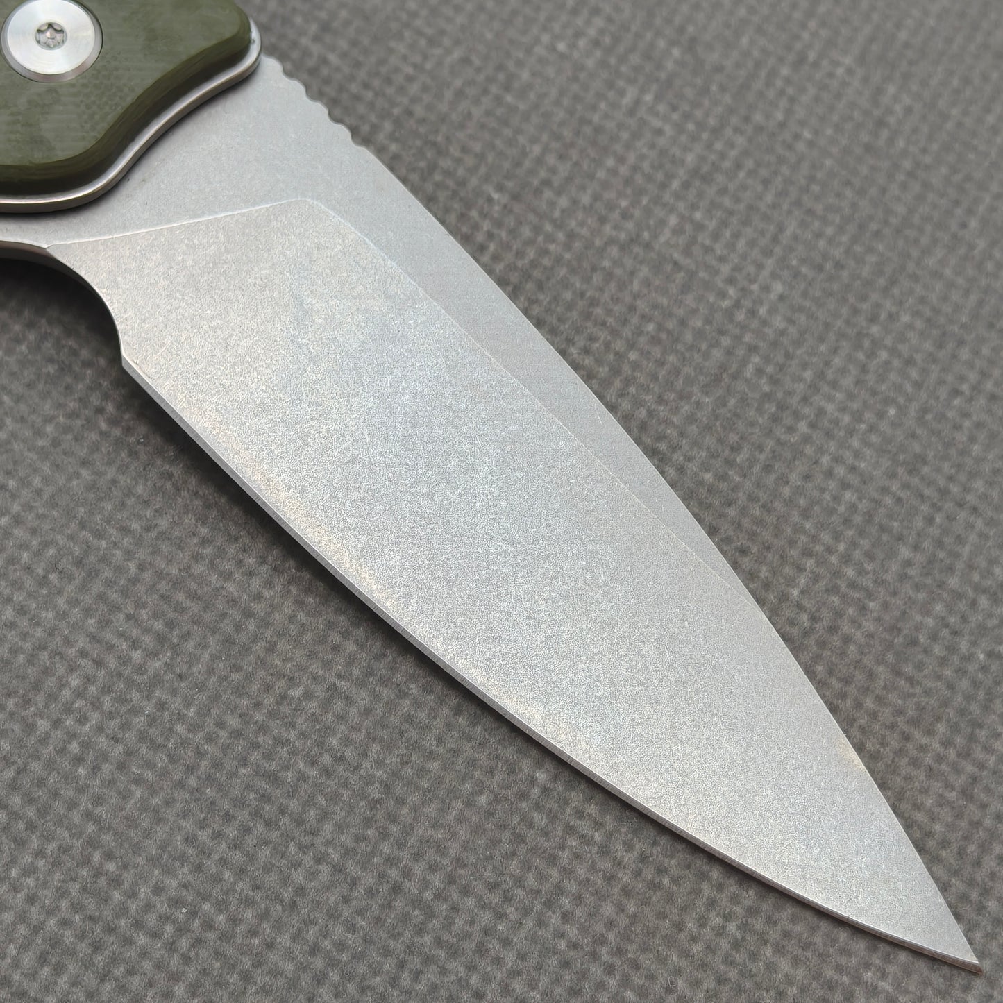 Couteau pliant VORIXN avec manche en acier inoxydable et G10 (lame D2 de 3,7") KA015