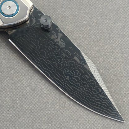 VORIXN Ocean Mirage KB130 Folding Knife – clip side blade detail showing Damascus steel and handle junction