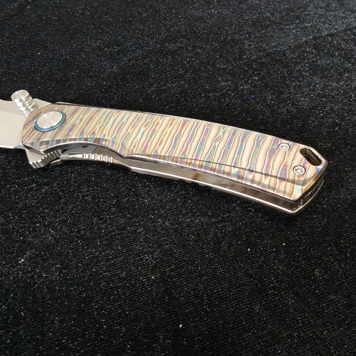 VORIXN Verdant VG10 folding knife, handle details