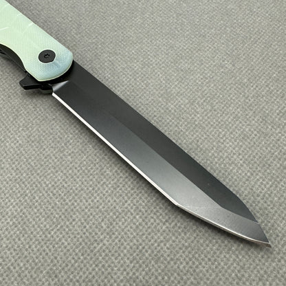 VORIXN KM004 clip-side blade detail showing the D2 stonewashed blade.
